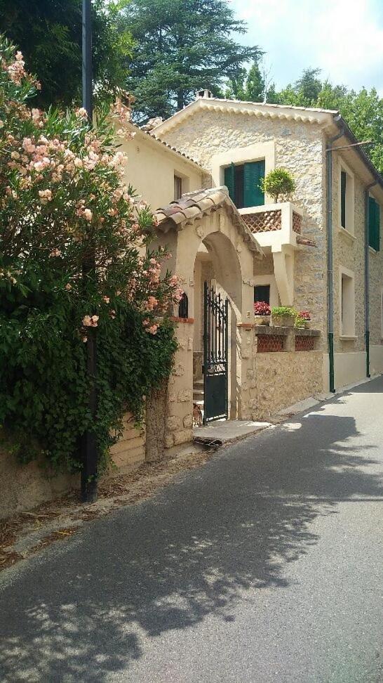 Apartamento Le Jardin Gréoux-les-Bains Exterior foto
